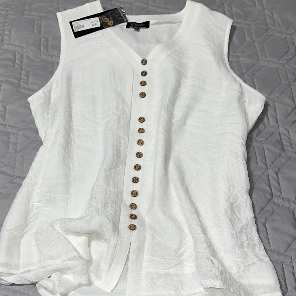 Sz XL🇨🇦⭐️NWT Papillon White Sleeveless Button Detail Top PTP 21”